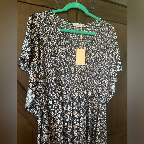 NEW✨Smocked Flutter Sleeve Floral Dress - Picture 2 of 8